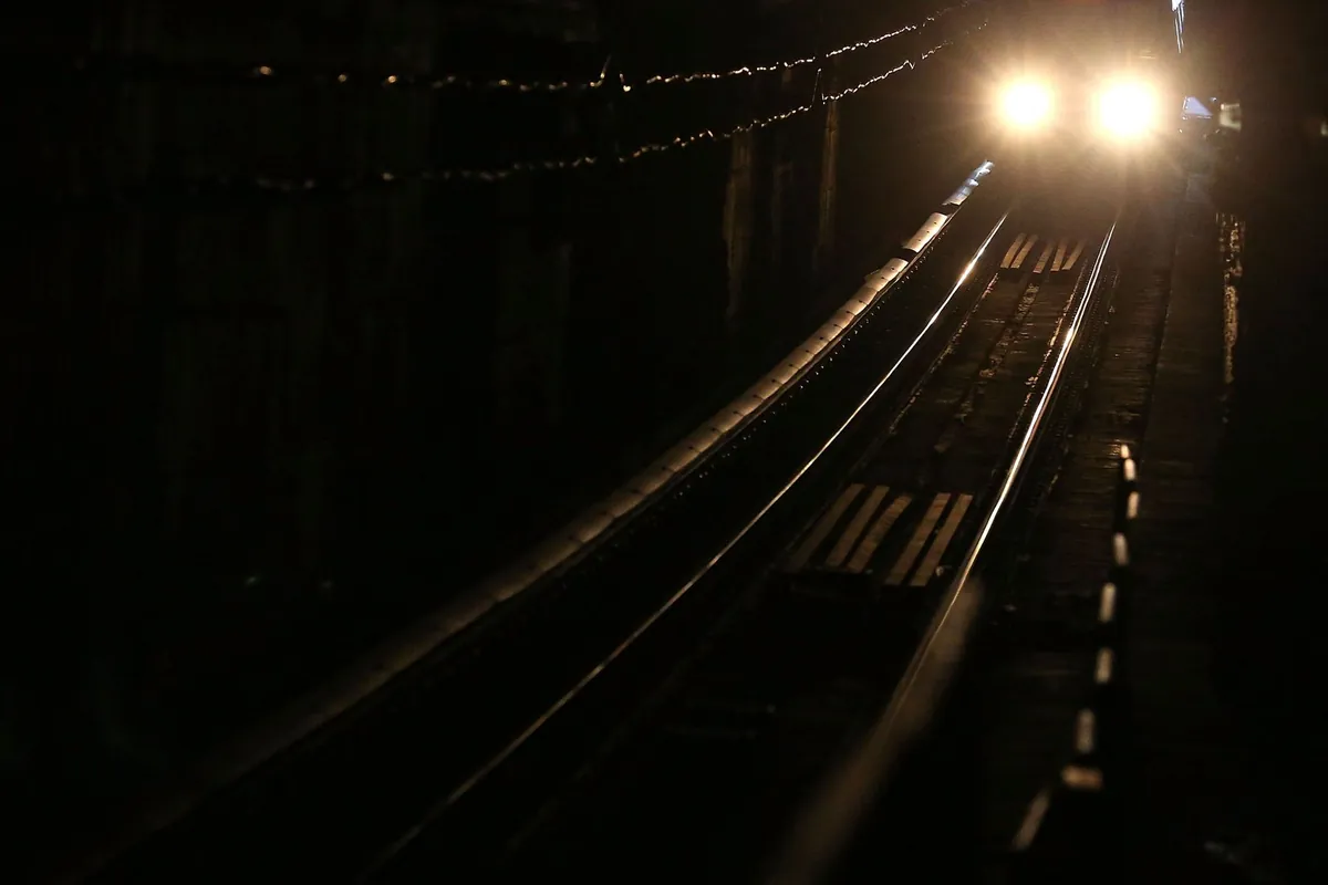 L’espoir, le tunnel et le train