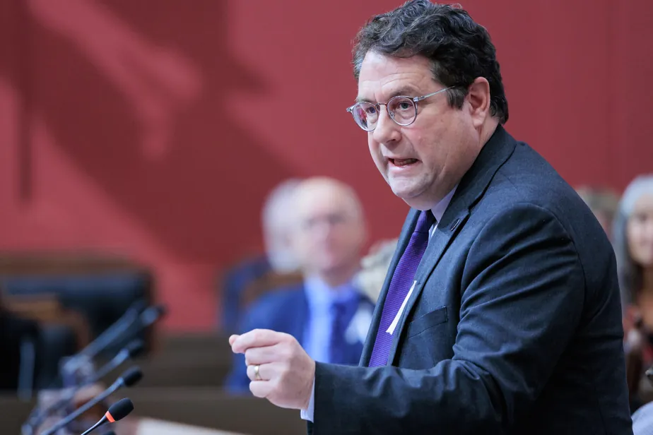 Projets des entreprises | Bernard Drainville veut raccourcir les échéanciers des autorisations